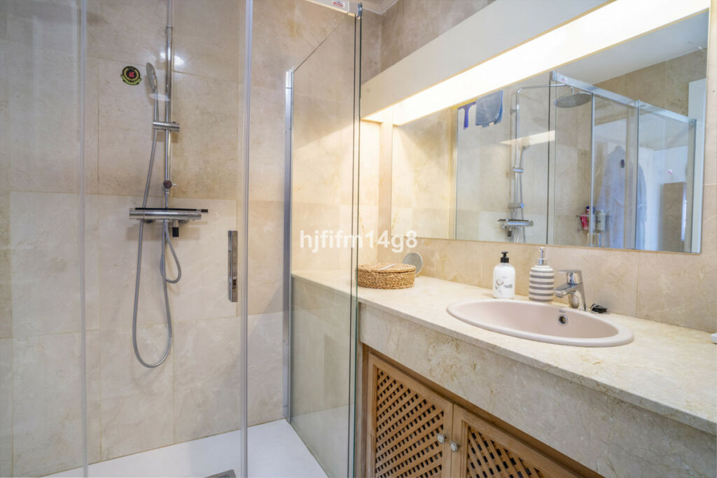 Middle Floor Apartment Guadalmina Alta Málaga - image 13