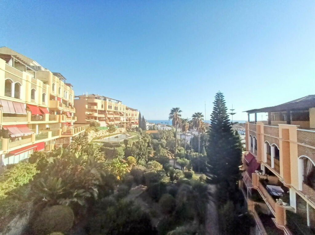 Middle Floor Apartment Riviera del Sol Málaga - image 13