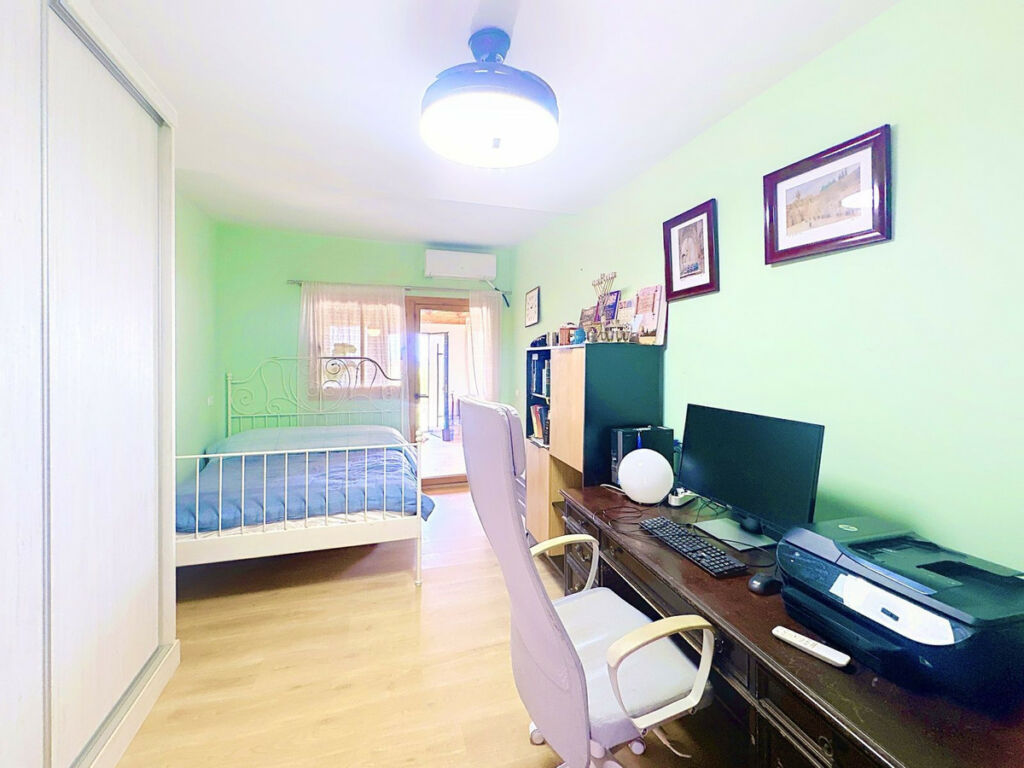 Detached Villa Estepona Málaga - image 13