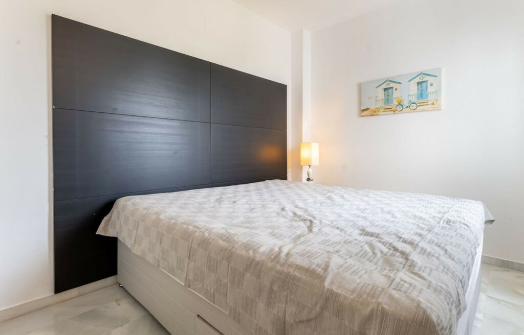 Middle Floor Apartment Nueva Andalucía Málaga - image 13
