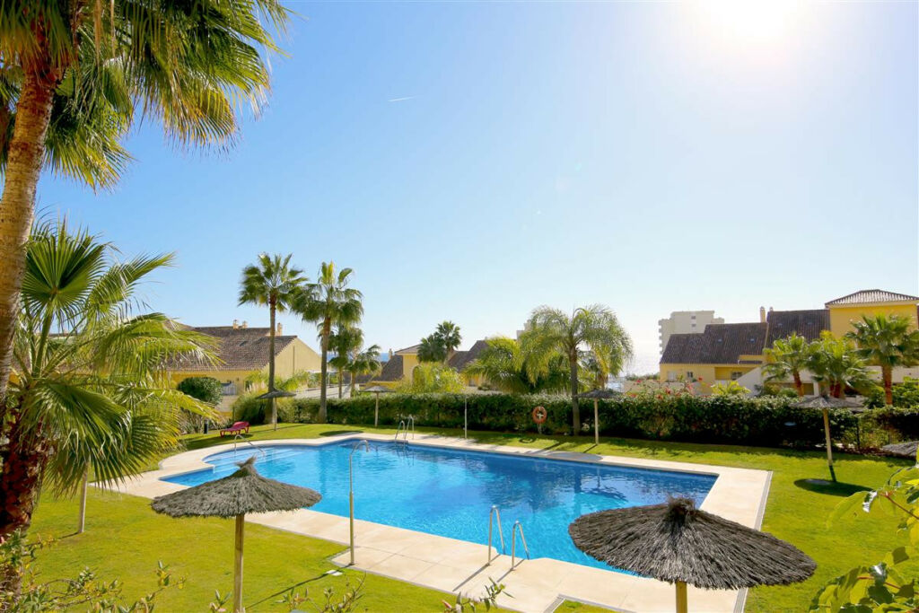 Middle Floor Apartment Estepona Málaga - image 13