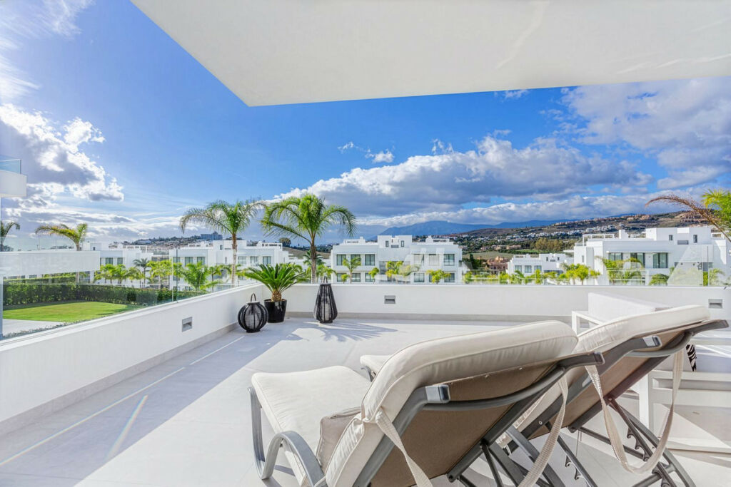 Middle Floor Apartment Estepona Málaga - image 13