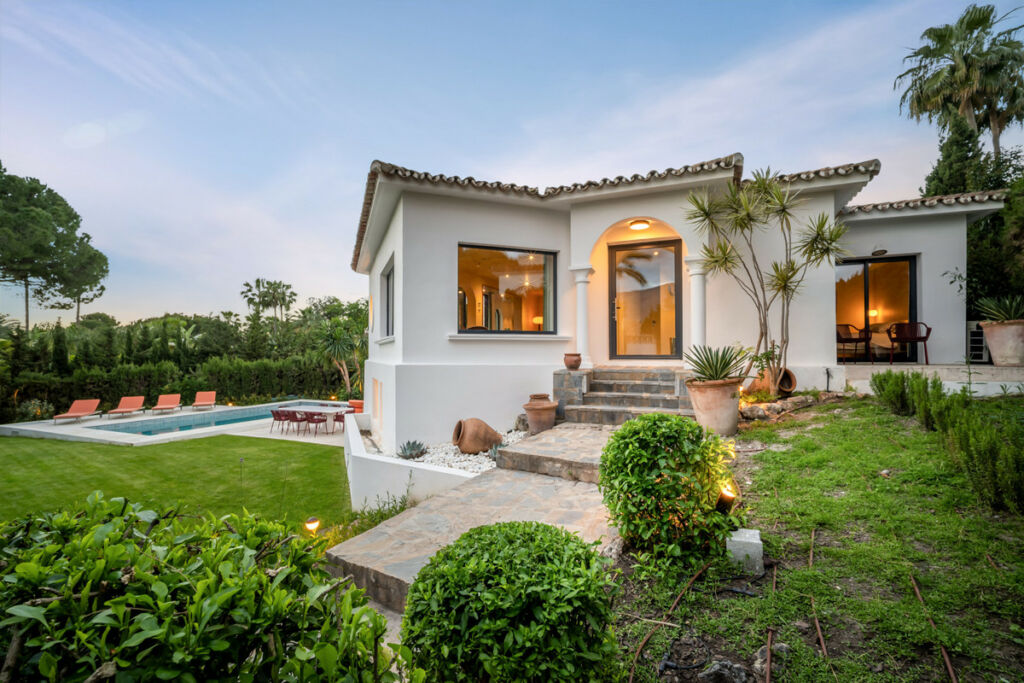Detached Villa Nueva Andalucía Málaga - image 13