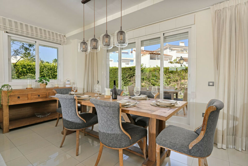 Townhouse Estepona Málaga - image 13