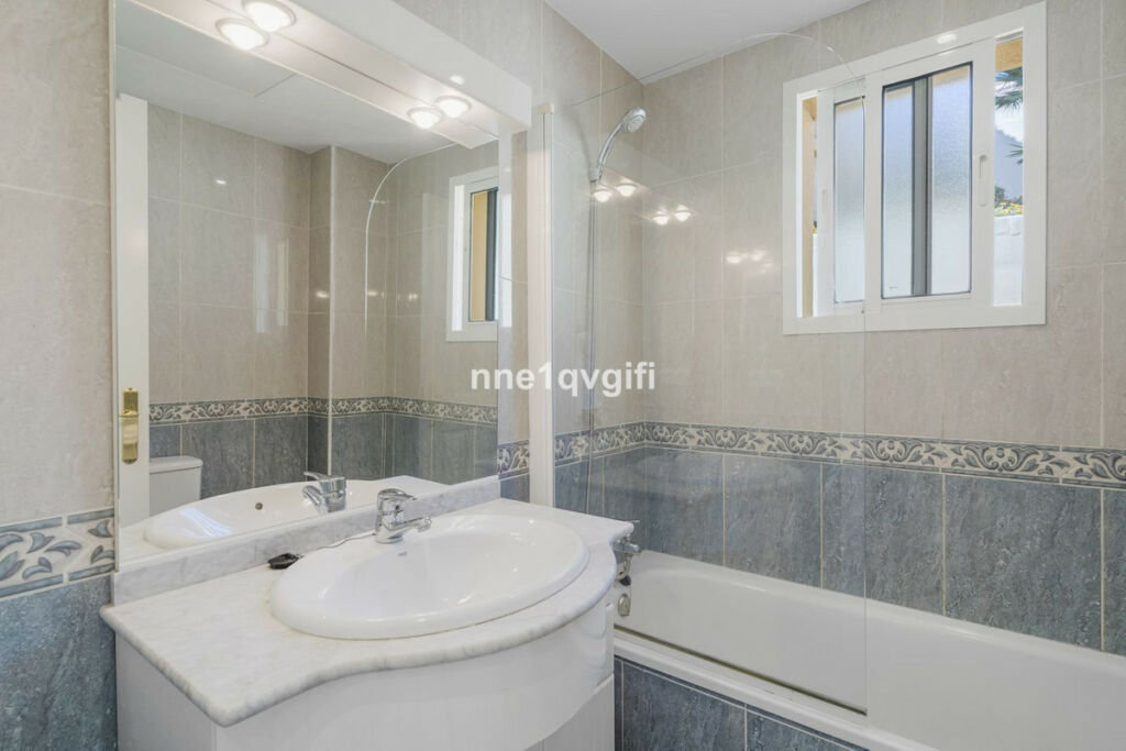 Middle Floor Apartment Calahonda Málaga - image 13