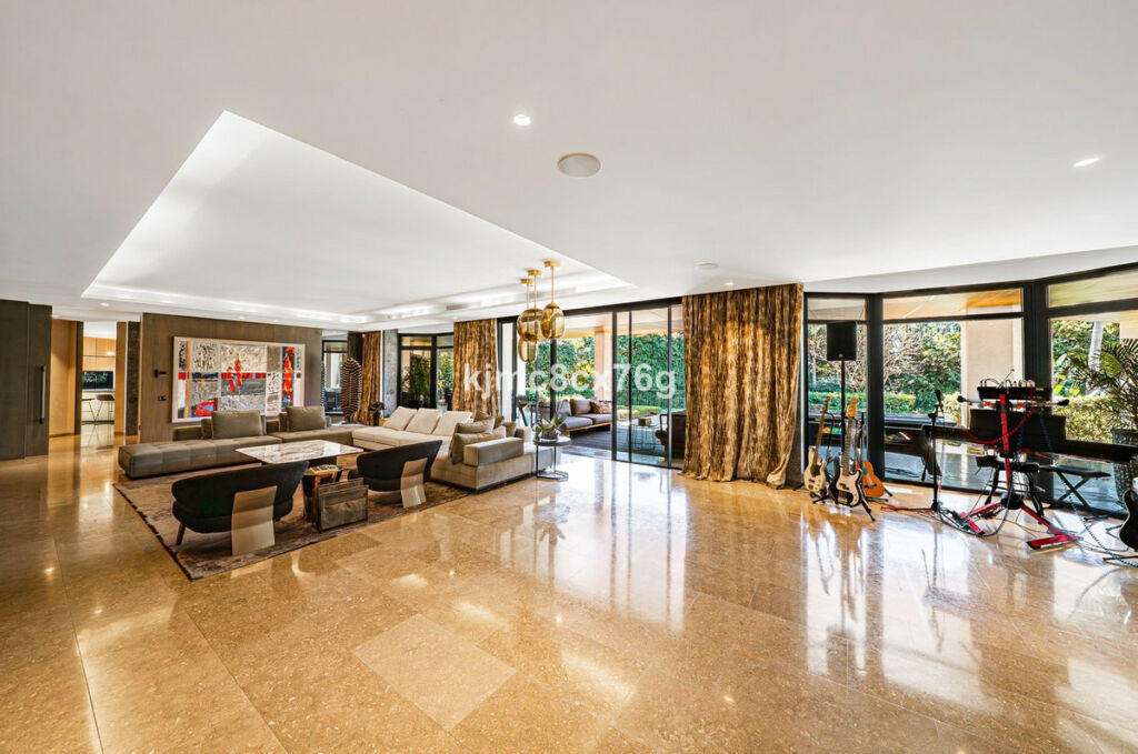 Detached Villa Guadalmina Baja Málaga - image 13