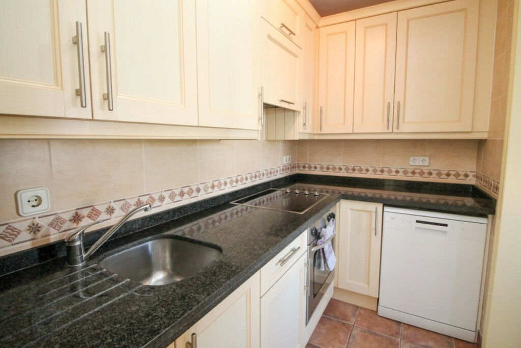 Middle Floor Apartment Calahonda Málaga - image 13