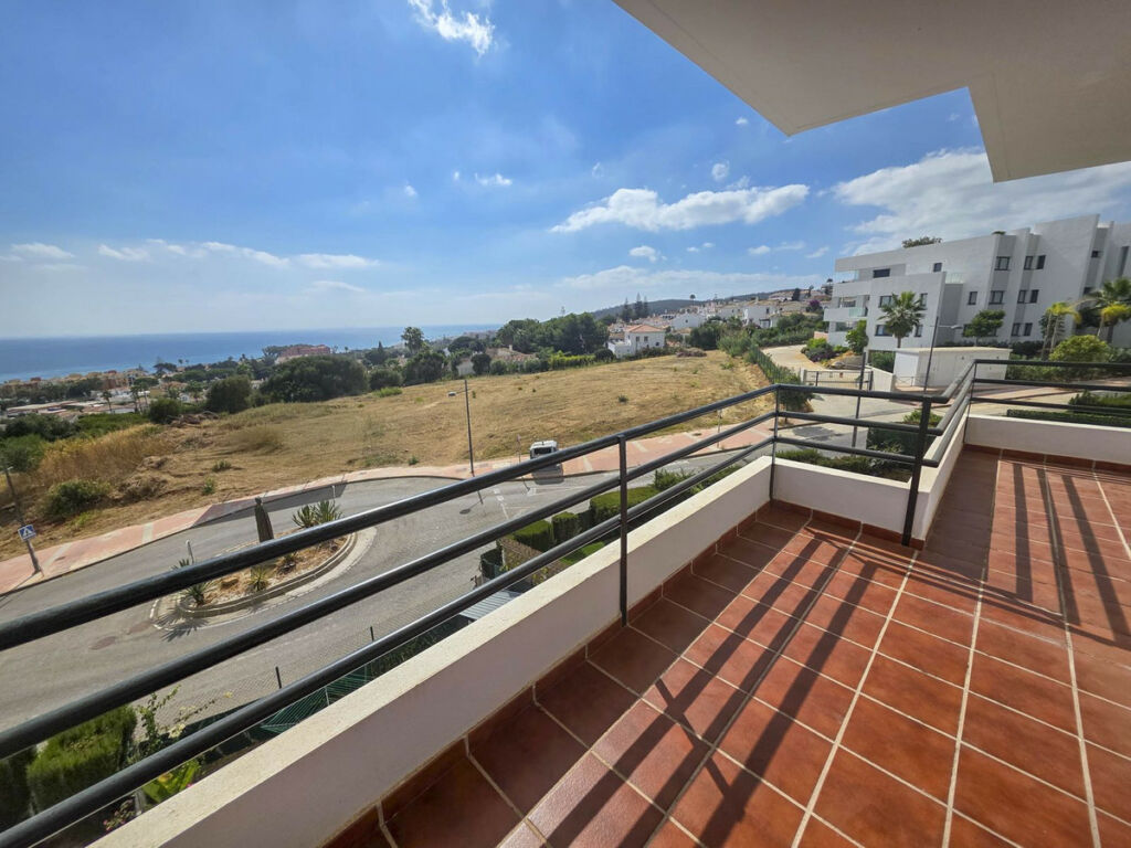 Middle Floor Apartment La Duquesa Málaga - image 13