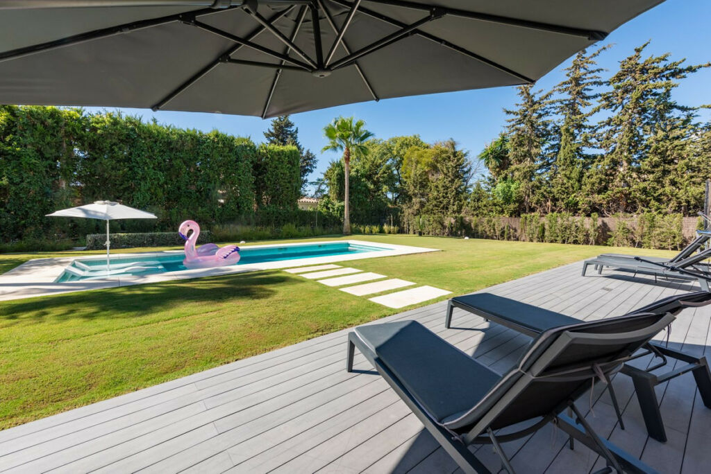 Detached Villa New Golden Mile Málaga - image 13