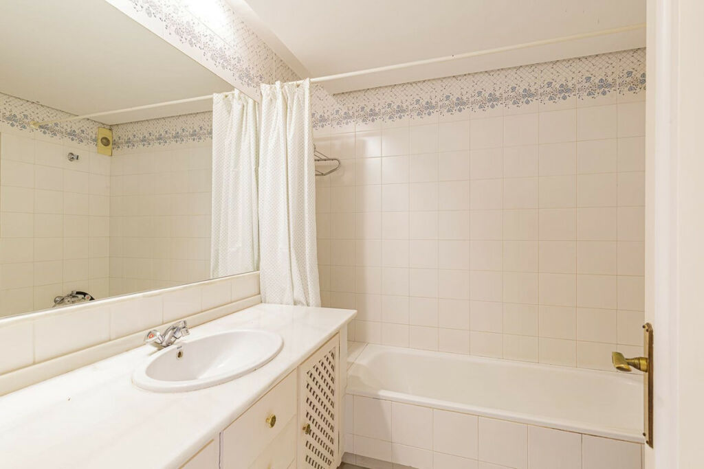 Ground Floor Apartment Benahavís Málaga - image 7