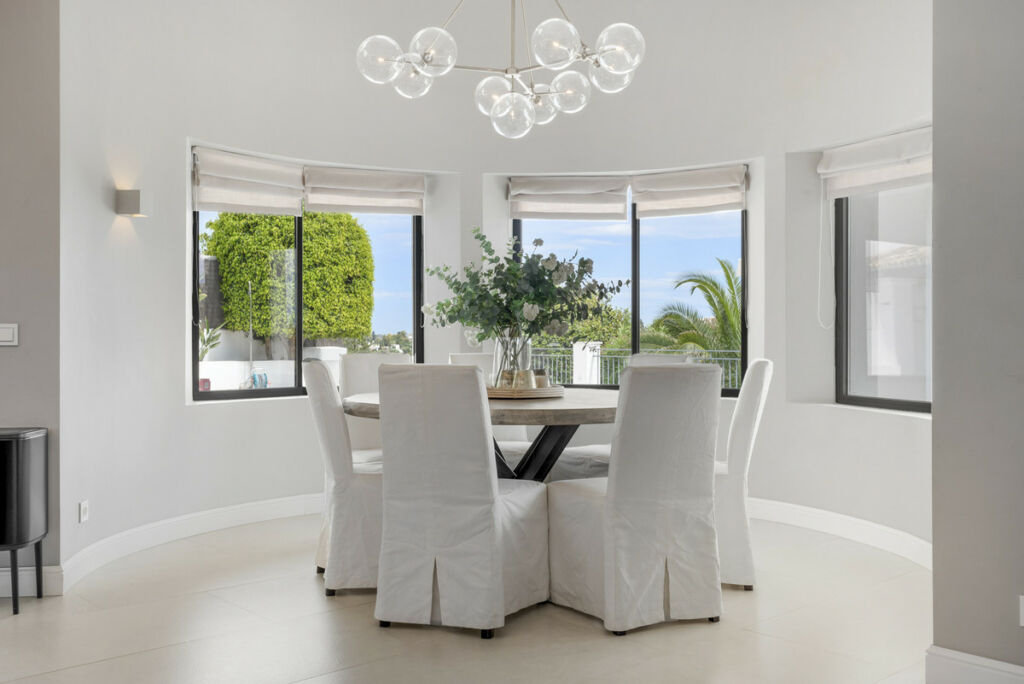 Detached Villa Benahavís Málaga - image 13