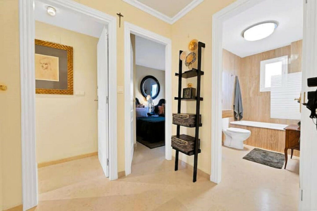 Middle Floor Apartment Elviria Málaga - image 13