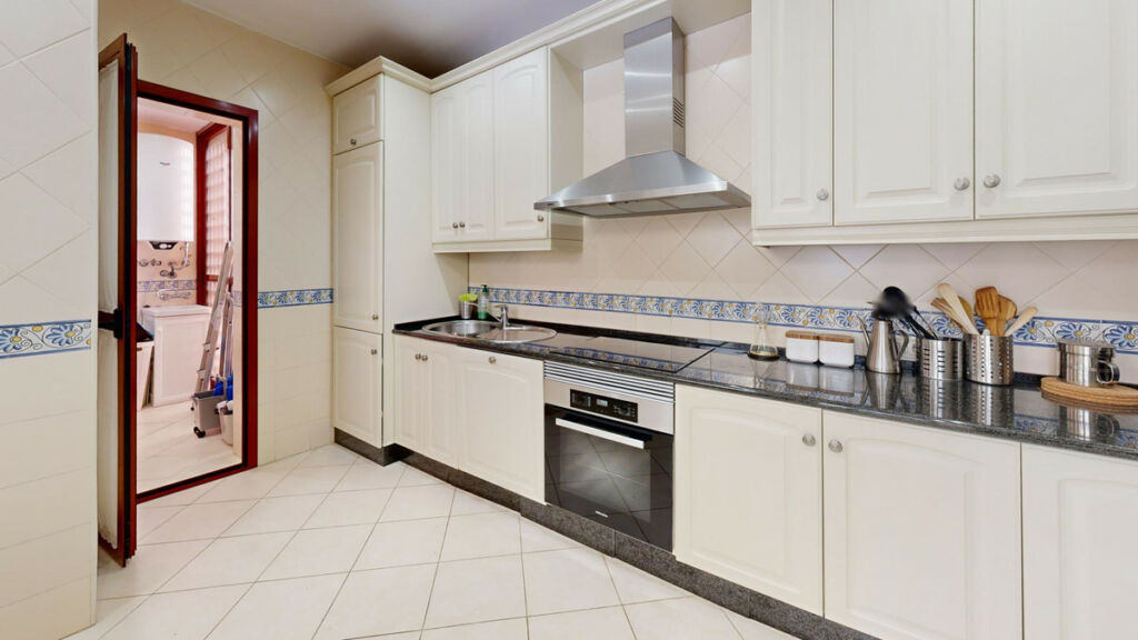 Middle Floor Apartment Marbella Málaga - image 13
