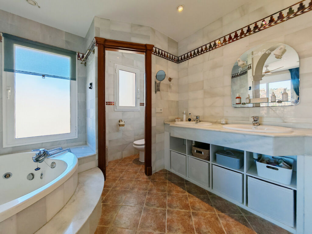 Semi-Detached House Riviera del Sol Málaga - image 13