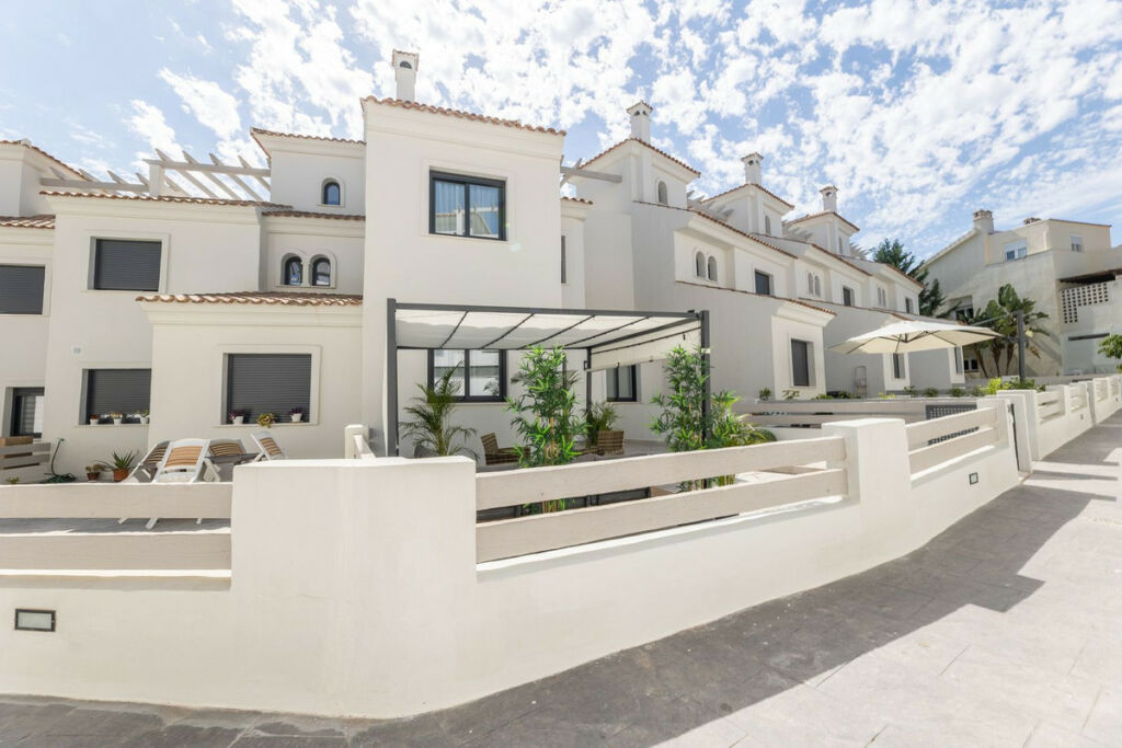 Townhouse New Golden Mile Málaga - image 13