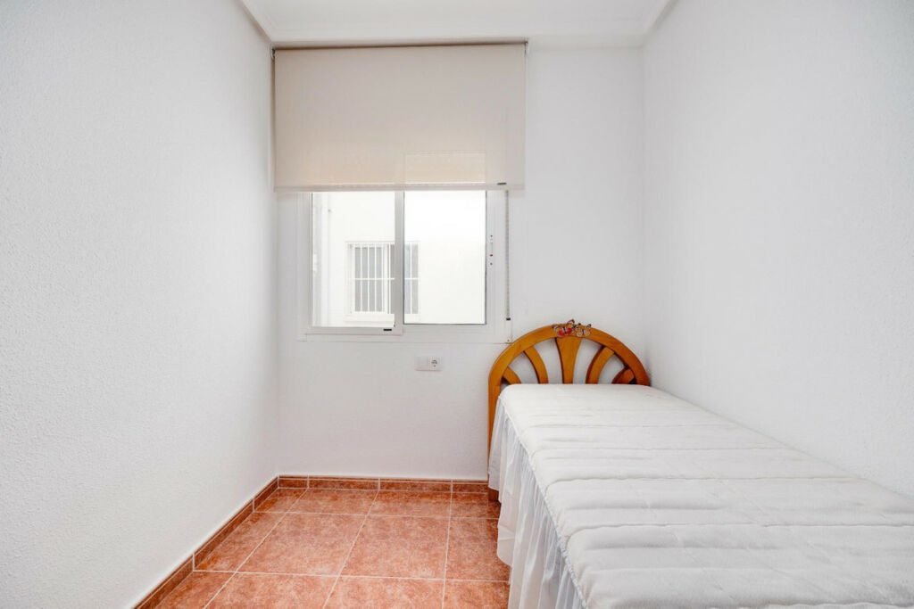 Middle Floor Apartment Guardamar del Segura Alicante - image 13