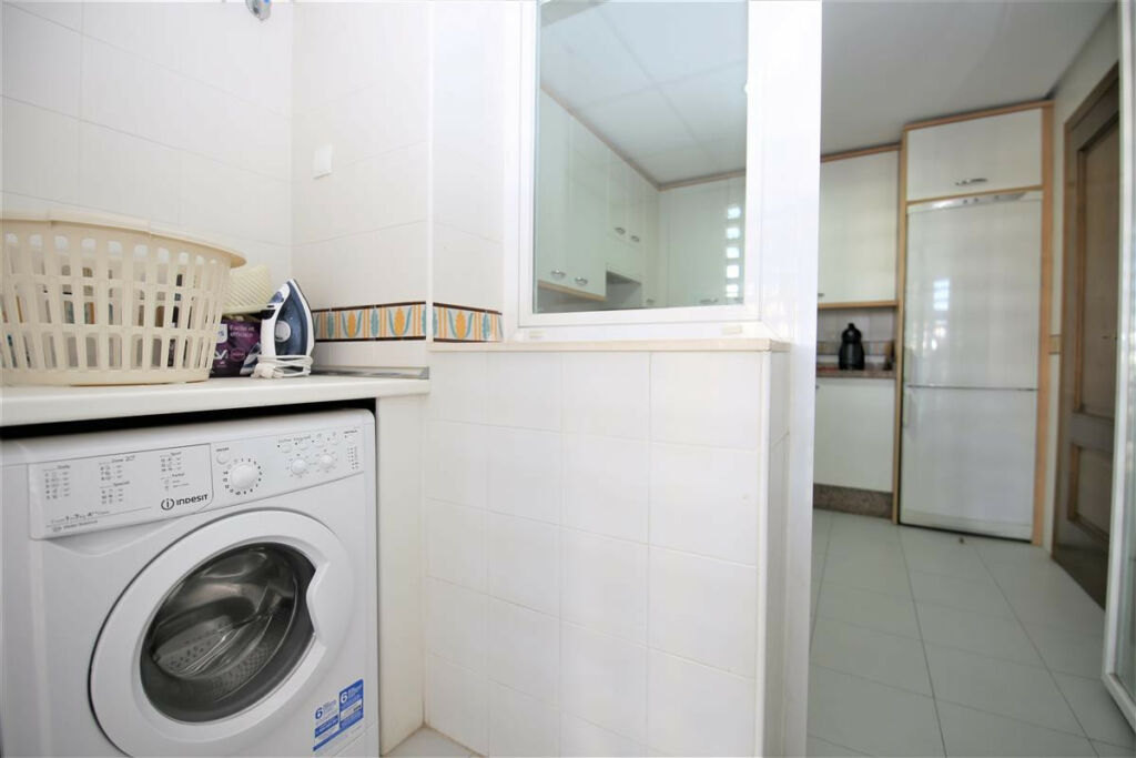 Middle Floor Apartment Estepona Málaga - image 13