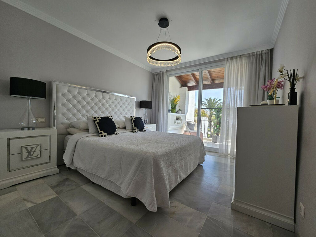 Penthouse Estepona Málaga - image 13