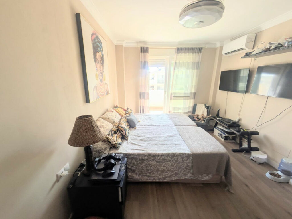 Middle Floor Apartment Benalmadena Málaga - image 13