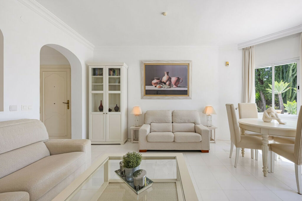 Middle Floor Apartment The Golden Mile Málaga - image 13