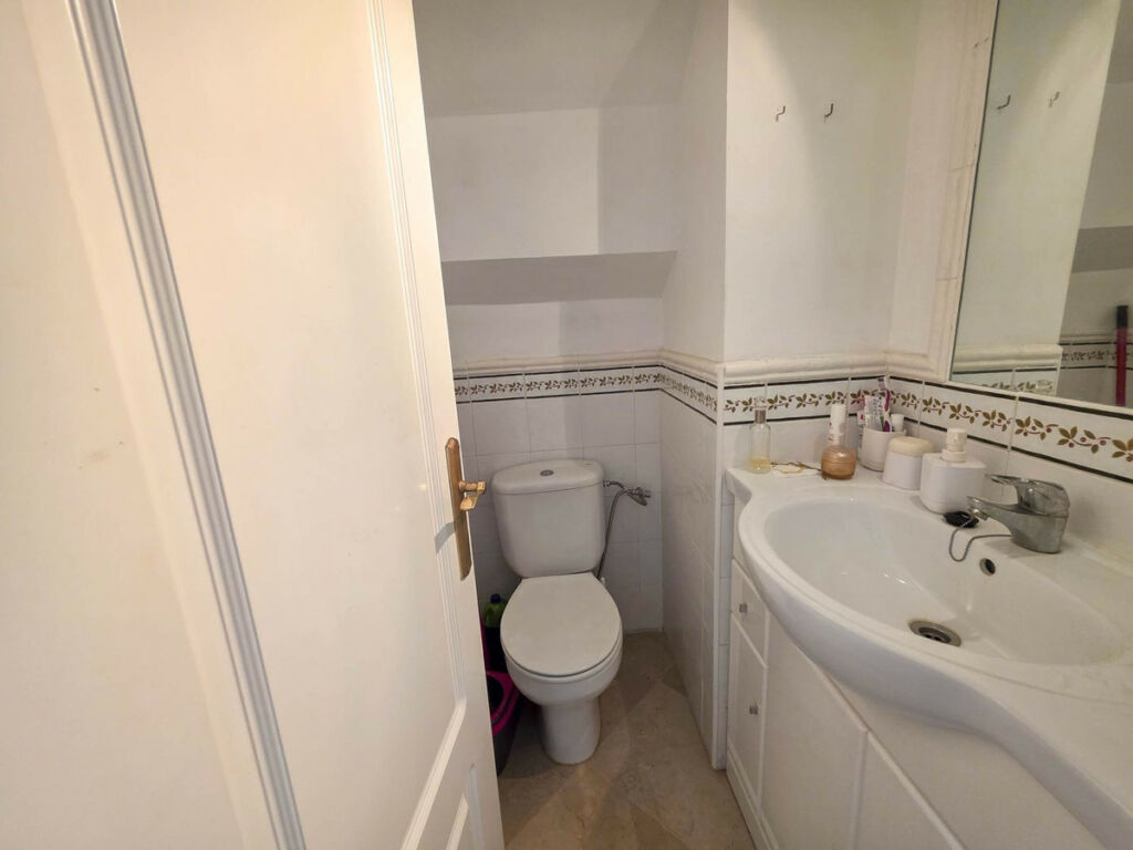 Townhouse La Duquesa Málaga - image 13