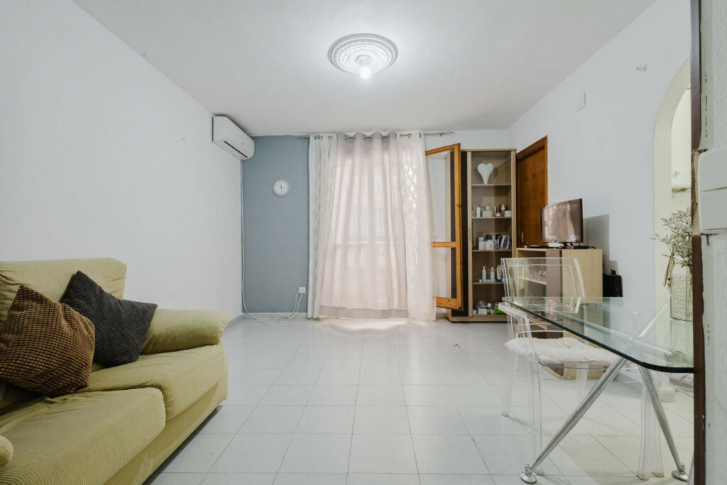 Middle Floor Apartment Torrevieja Alicante - image 13