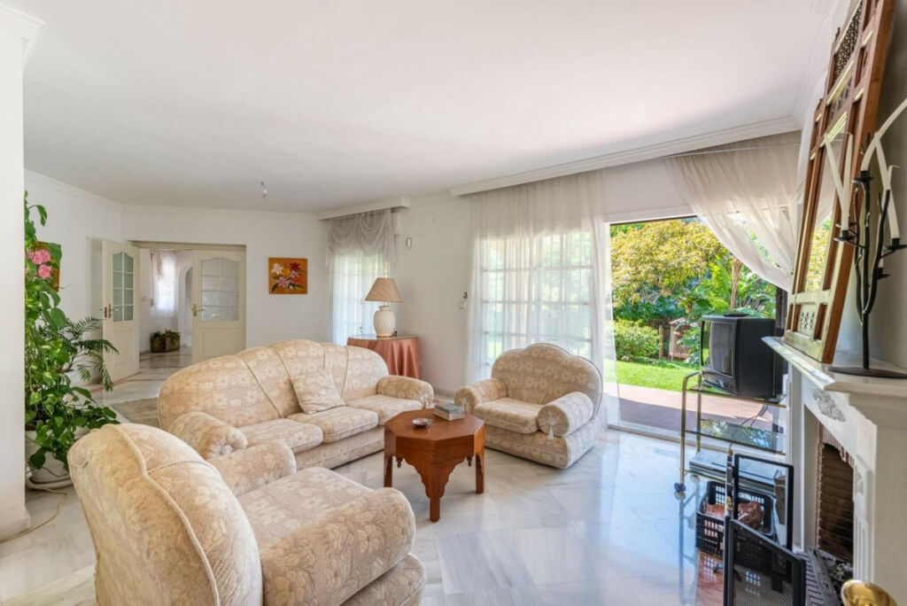 Detached Villa Marbella Málaga - image 13