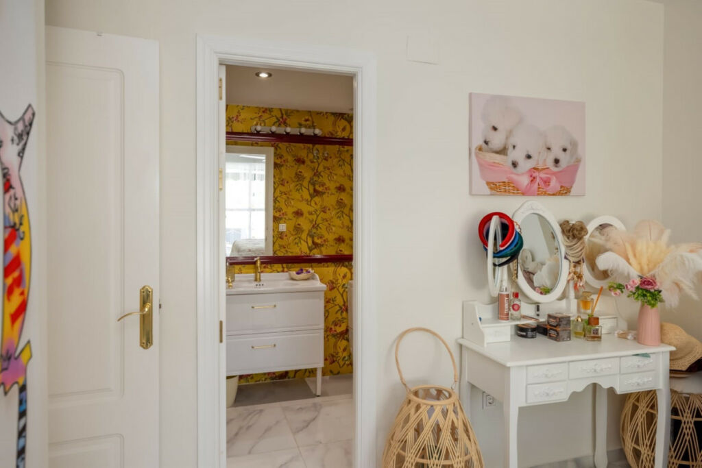 Middle Floor Apartment Nueva Andalucía Málaga - image 13