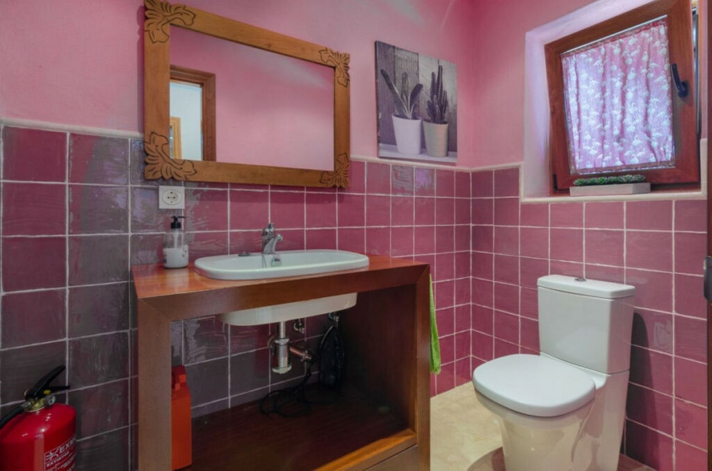 Detached Villa Estepona Málaga - image 13