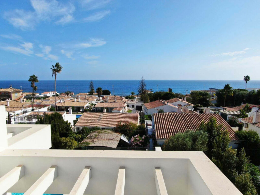 Detached Villa El Chaparral Málaga - image 13