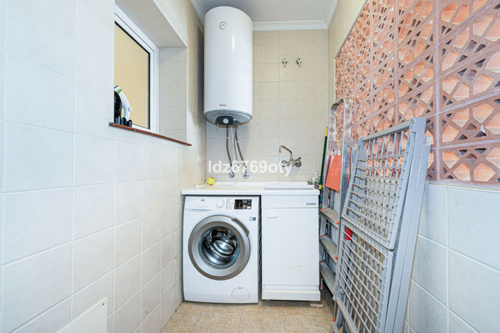 Middle Floor Apartment Benalmadena Málaga - image 13
