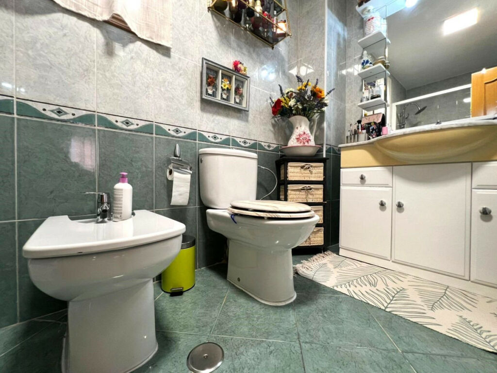 Middle Floor Apartment Torrevieja Alicante - image 13