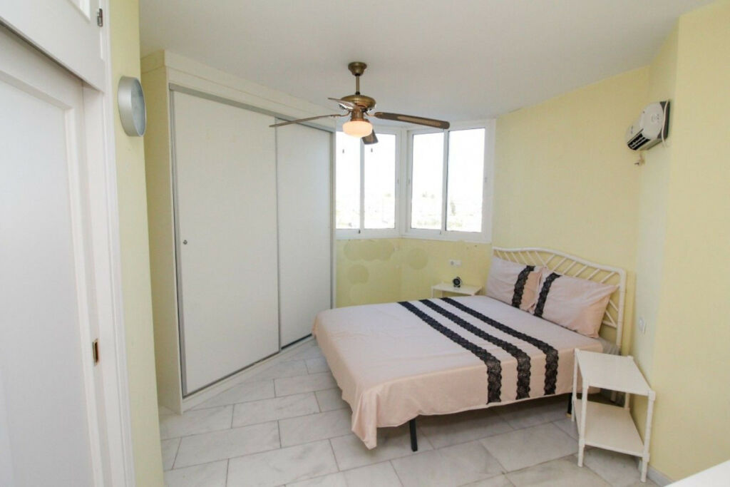 Middle Floor Apartment Calahonda Málaga - image 14