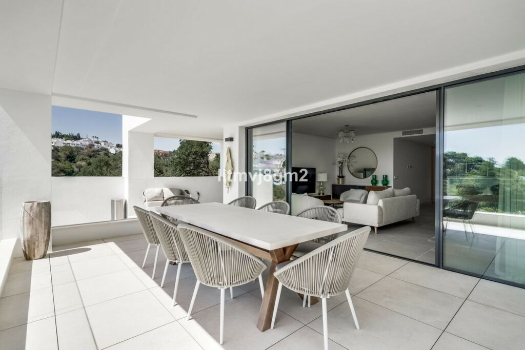 Middle Floor Apartment Cabopino Málaga - image 14