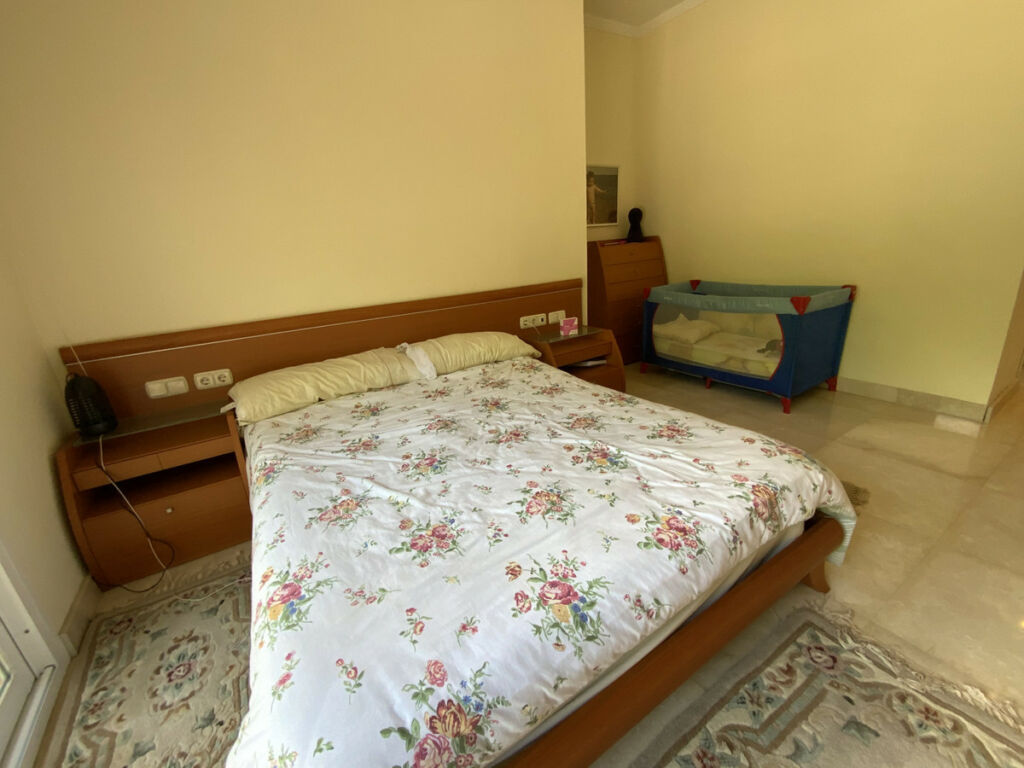 Middle Floor Apartment Río Real Málaga - image 14