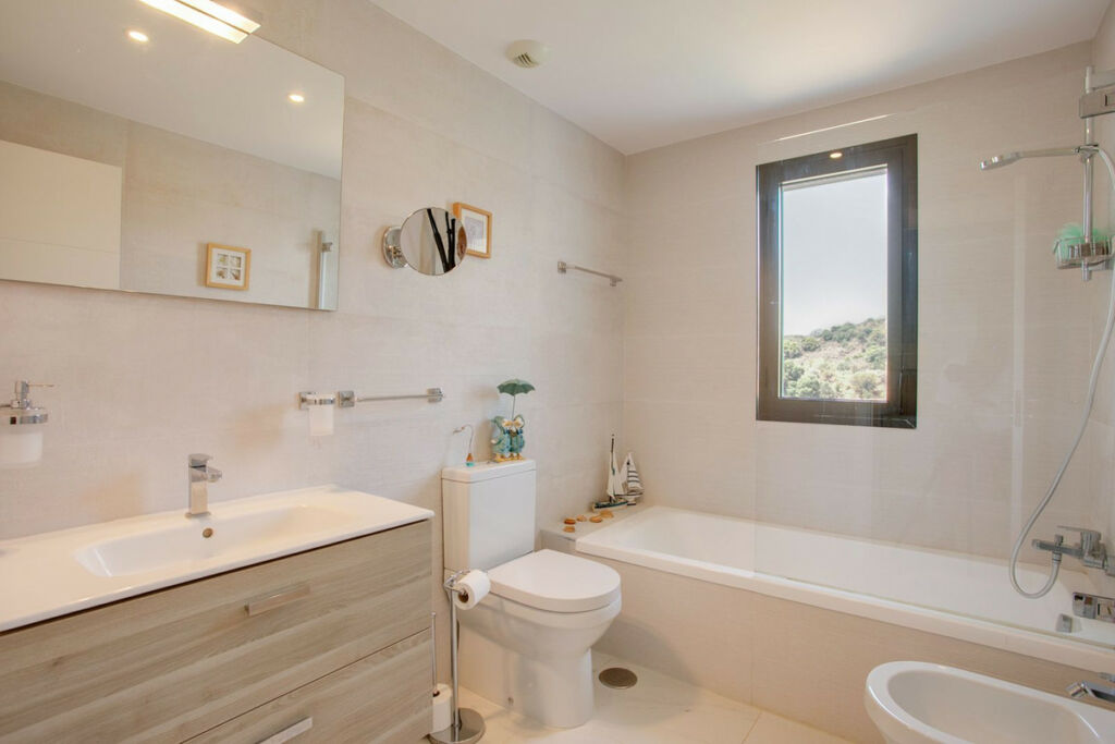 Middle Floor Apartment Estepona Málaga - image 14