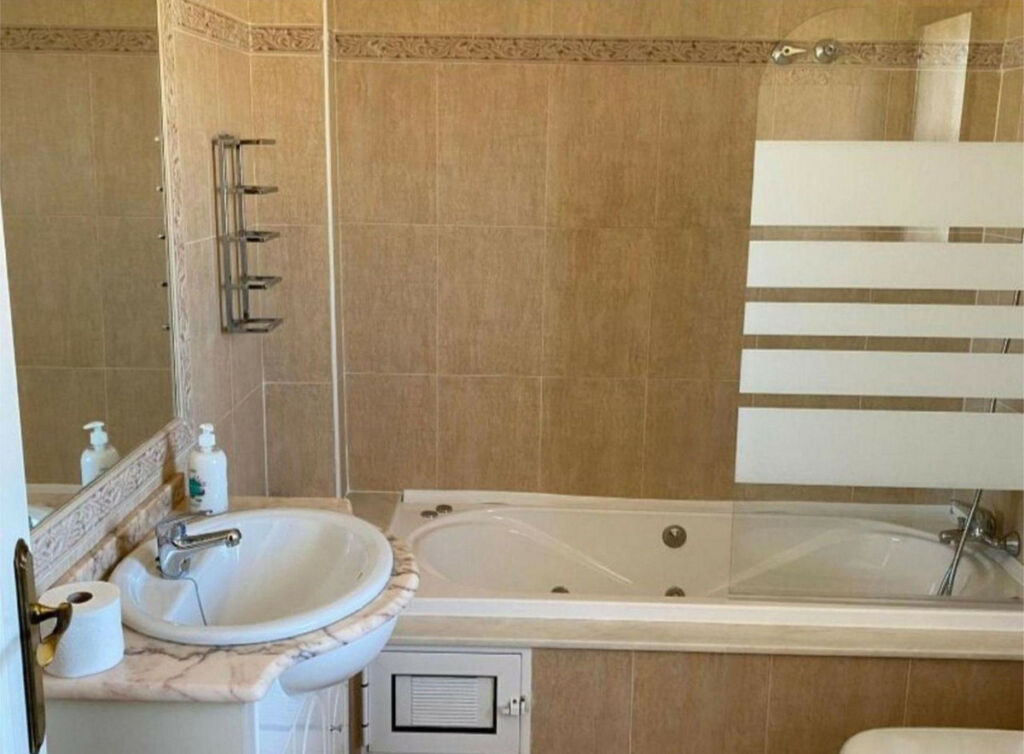 Townhouse Villamartin Alicante - image 14