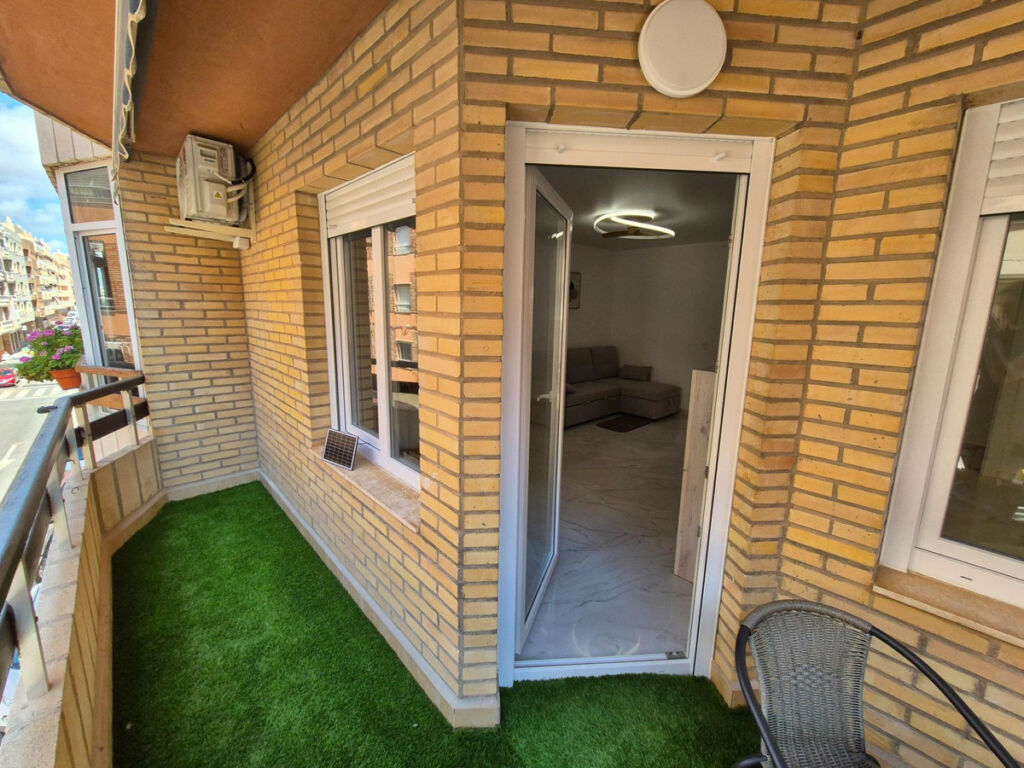 Middle Floor Apartment Torrevieja Alicante - image 14