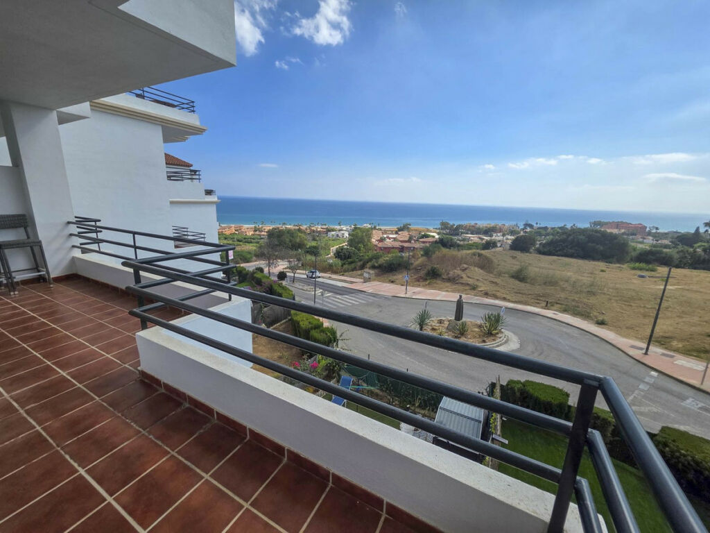 Middle Floor Apartment La Duquesa Málaga - image 14
