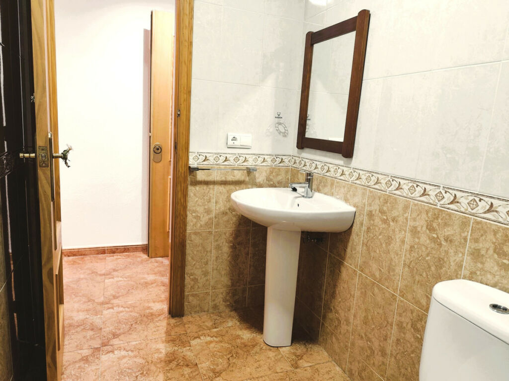 Middle Floor Apartment Torrevieja Alicante - image 14
