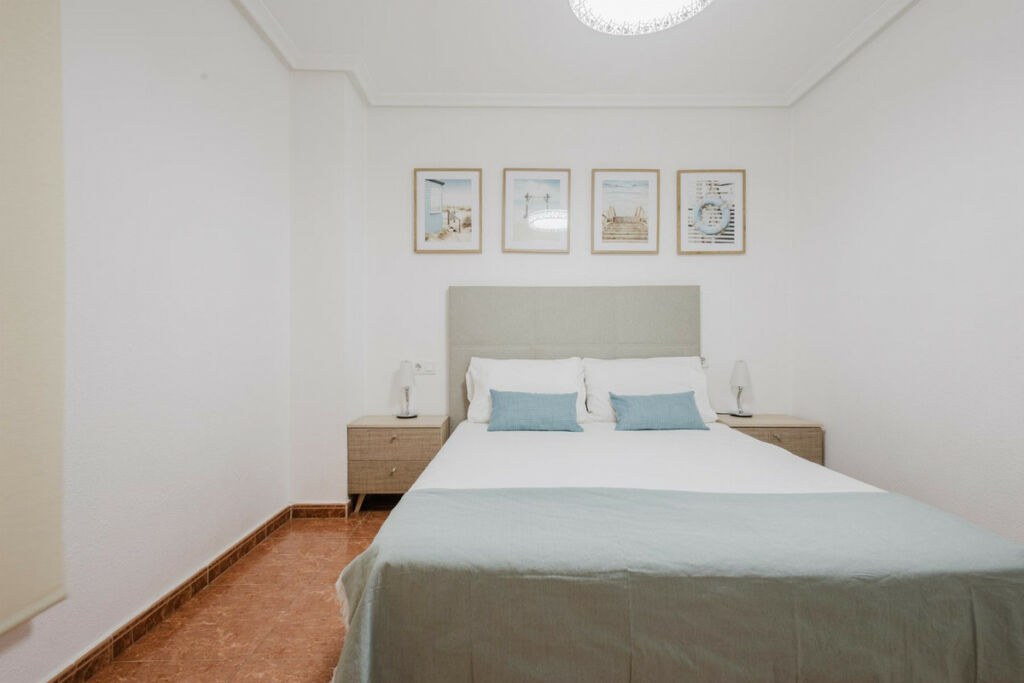 Middle Floor Apartment Torrevieja Alicante - image 14