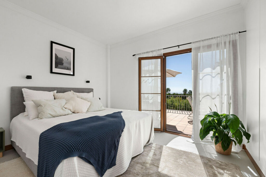 Detached Villa Estepona Málaga - image 14