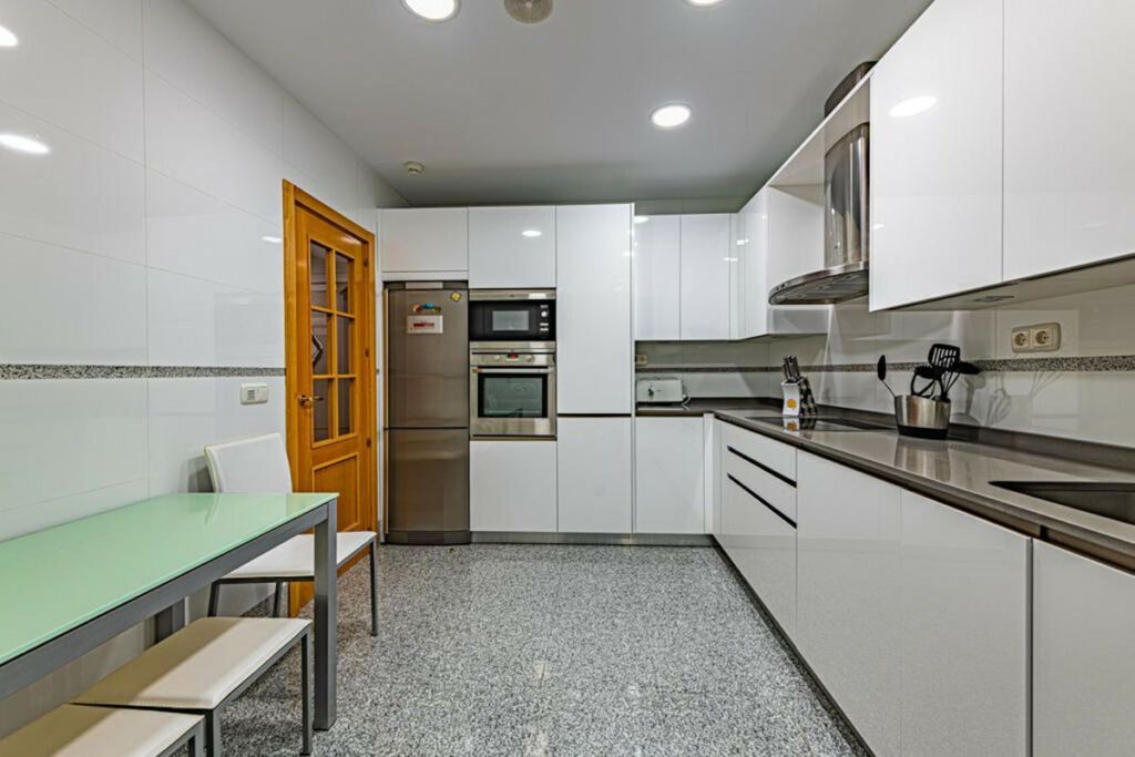 Middle Floor Apartment New Golden Mile Málaga - image 14