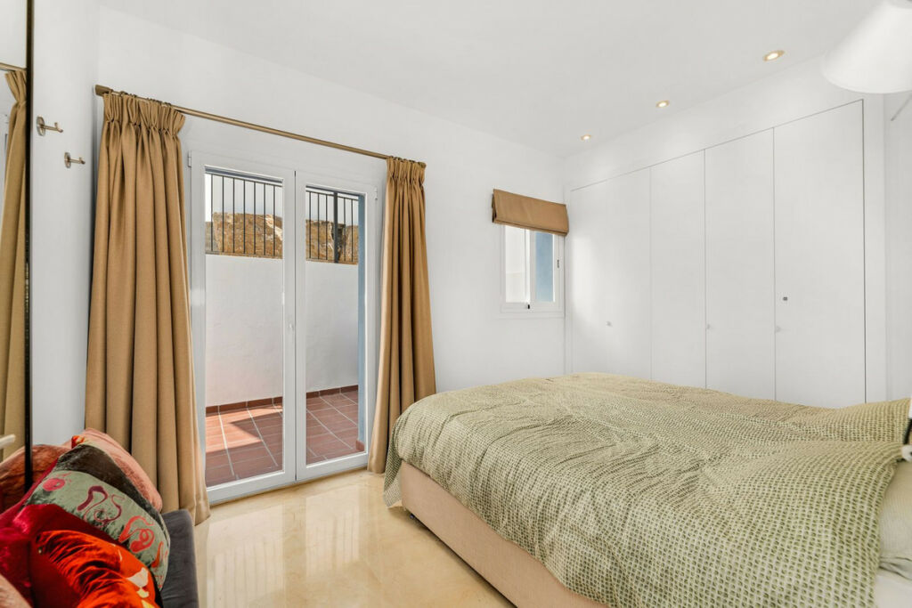 Ground Floor Apartment El Paraiso Málaga - image 14