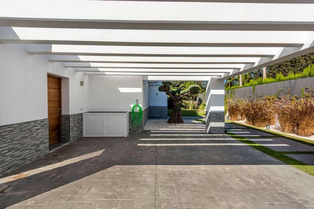 Detached Villa New Golden Mile Málaga - image 14