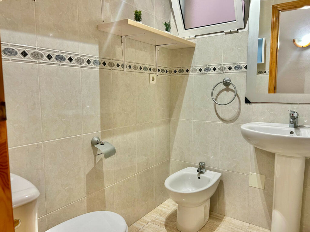 Middle Floor Apartment Torrevieja Alicante - image 14