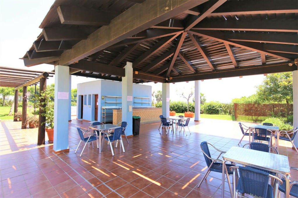 Middle Floor Apartment Estepona Málaga - image 14