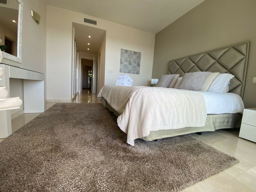 Middle Floor Apartment La Quinta Málaga - image 14