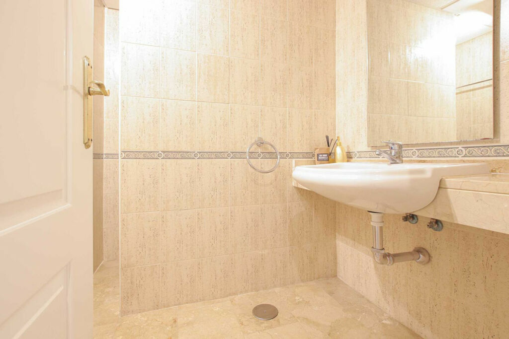 Middle Floor Apartment Calahonda Málaga - image 14
