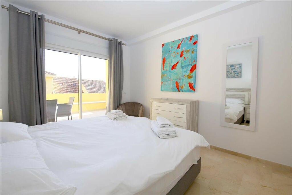 Middle Floor Apartment Estepona Málaga - image 14